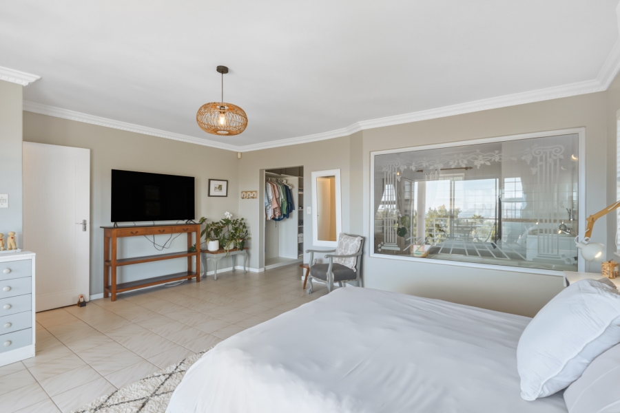 6 Bedroom Property for Sale in La Concorde Western Cape